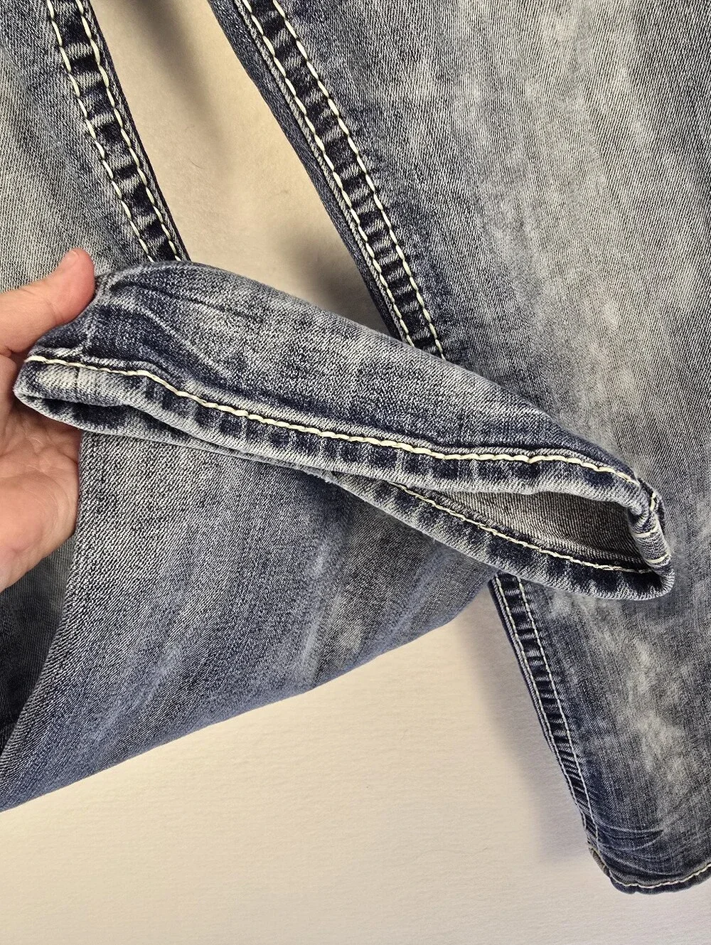 Rock Revival Rogue Faded Blue Topstitching Embellished Bootcut Jeans. Mens 32/30